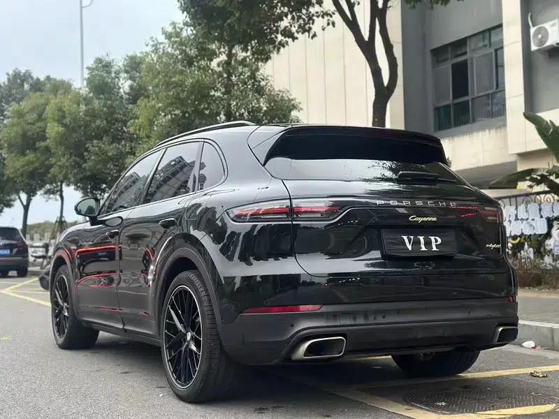 Cayenne E-Hybrid 2019 Cayenne E-Hybrid 2.0T — миниатюра 3