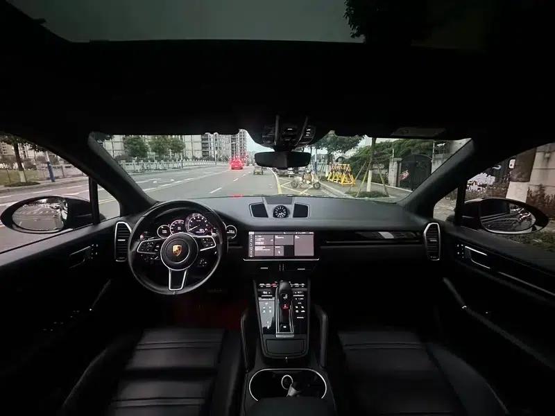 Cayenne E-Hybrid 2019 Cayenne E-Hybrid 2.0T — миниатюра 7