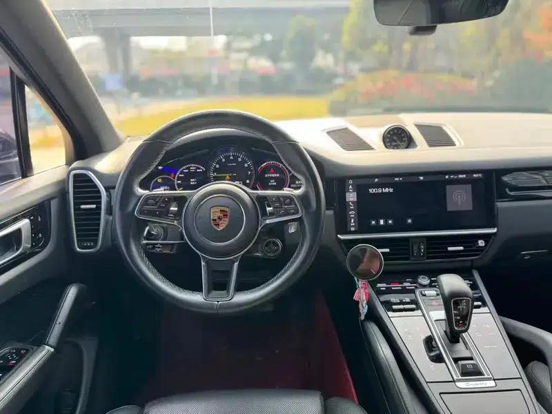 Cayenne E-Hybrid 2019 Cayenne E-Hybrid 2.0T — миниатюра 8