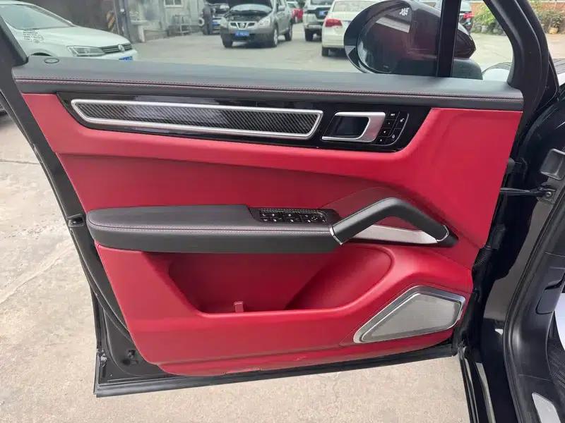 Cayenne E-Hybrid 2019 Cayenne E-Hybrid 2.0T — миниатюра 11