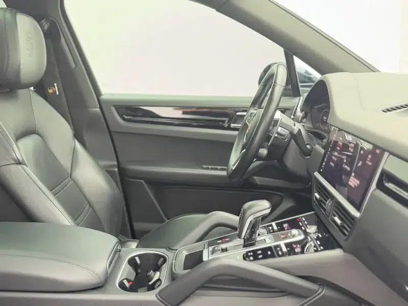 Cayenne E-Hybrid 2021 Cayenne E-Hybrid 2.0T — миниатюра 21