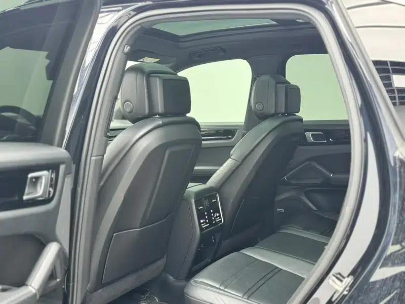 Cayenne E-Hybrid 2021 Cayenne E-Hybrid 2.0T — миниатюра 24