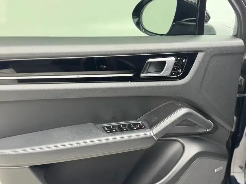 Cayenne E-Hybrid 2021 Cayenne E-Hybrid 2.0T — миниатюра 8