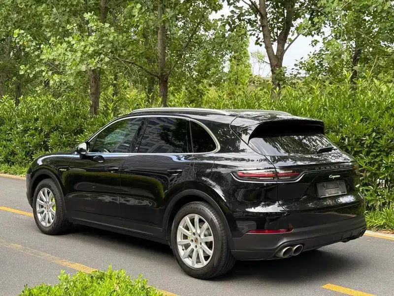 Cayenne E-Hybrid 2019 Cayenne E-Hybrid 2.0T — миниатюра 3