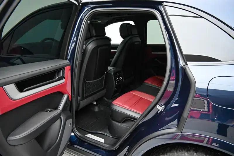 Cayenne E-Hybrid 2024 Cayenne E-Hybrid 2.0T — миниатюра 18