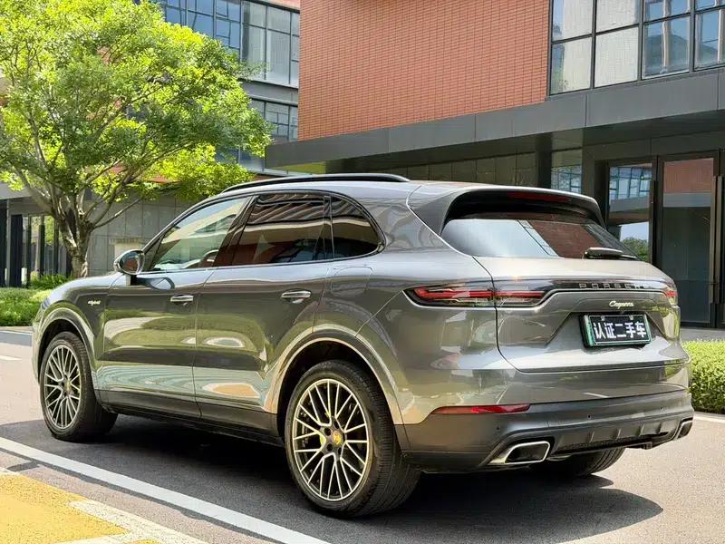 Cayenne E-Hybrid 2021 Cayenne E-Hybrid 2.0T — миниатюра 5