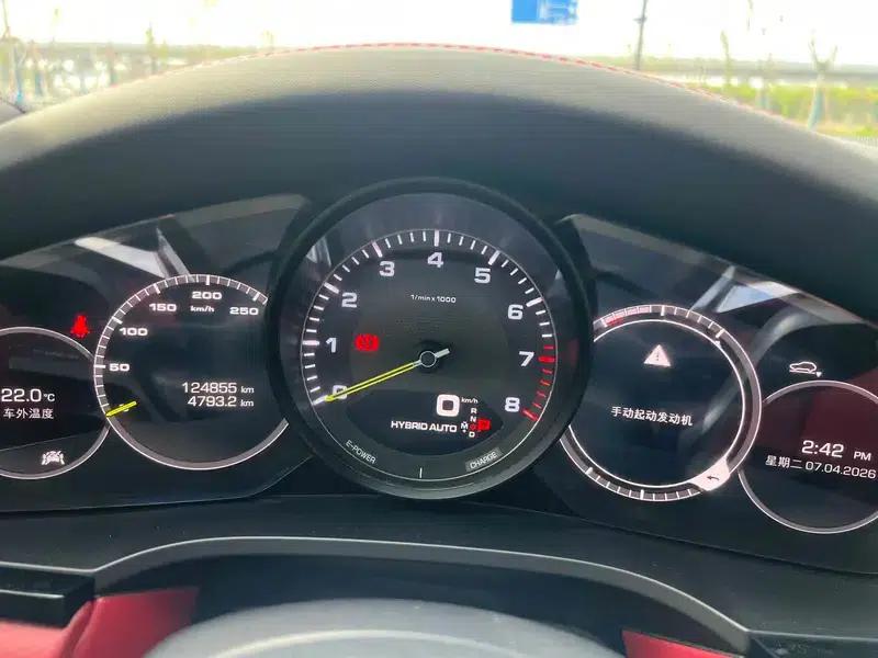 Cayenne E-Hybrid 2019 Cayenne E-Hybrid 2.0T — миниатюра 13