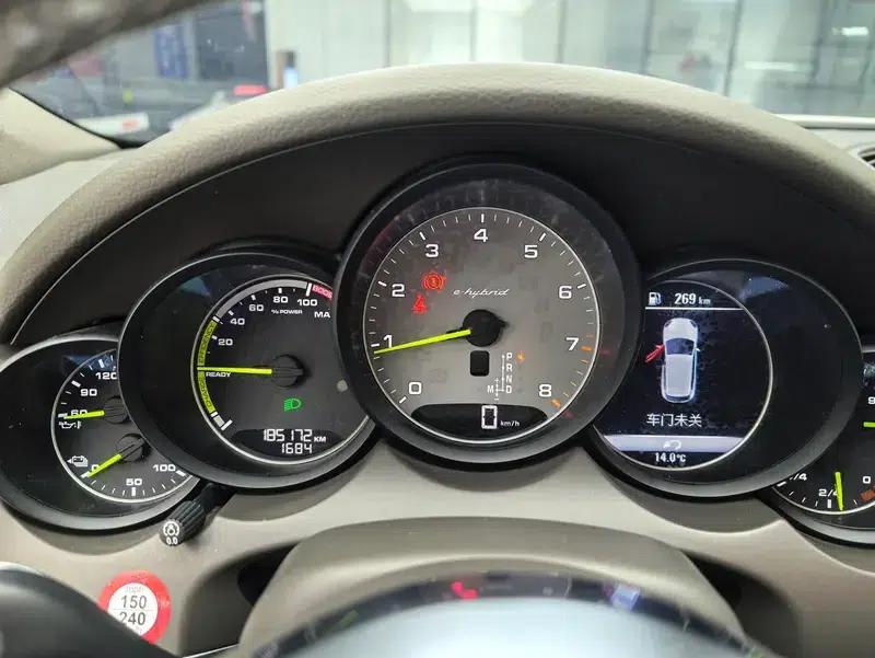 Cayenne E-Hybrid 2015 Cayenne S E-Hybrid 3.0T — миниатюра 10