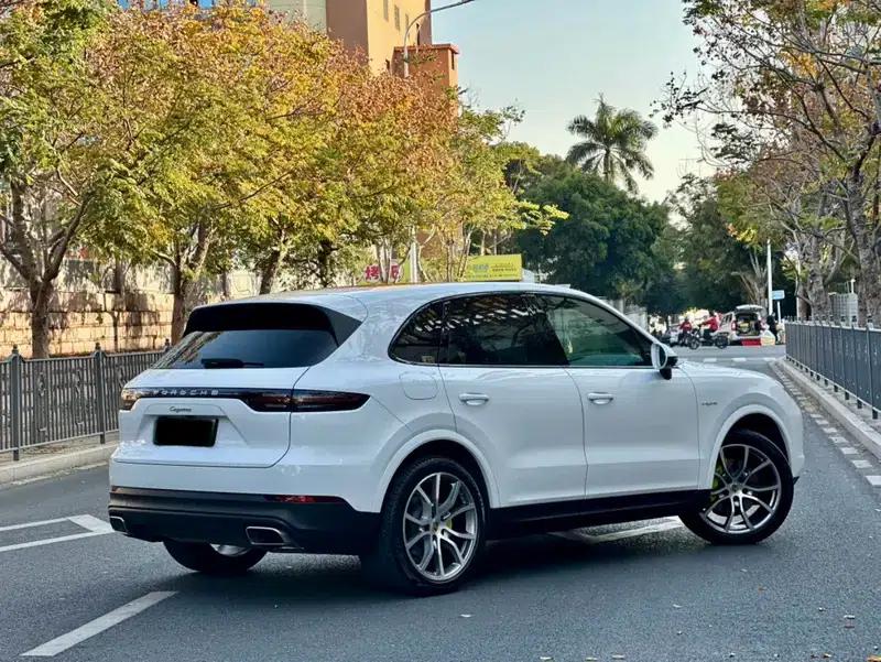 Cayenne E-Hybrid 2023 Cayenne E-Hybrid 2.0T — миниатюра 6