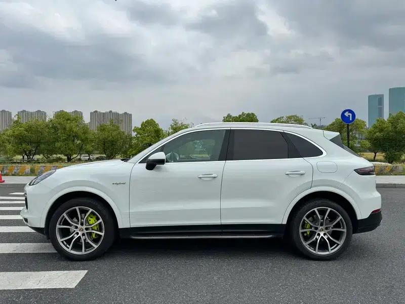 2022 Cayenne E-Hybrid 2.0T Platinum Edition — миниатюра 4