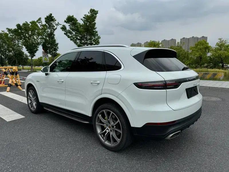 2022 Cayenne E-Hybrid 2.0T Platinum Edition — миниатюра 5