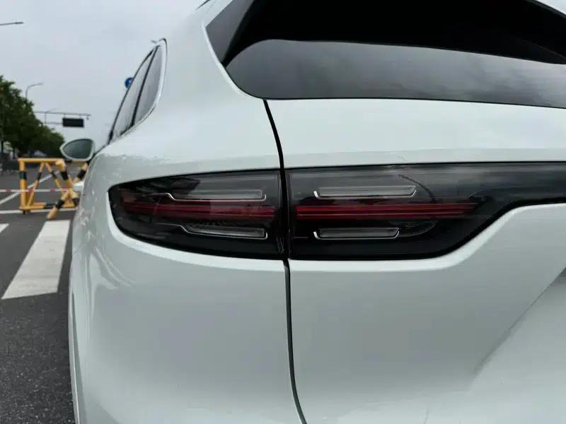 2022 Cayenne E-Hybrid 2.0T Platinum Edition — миниатюра 10