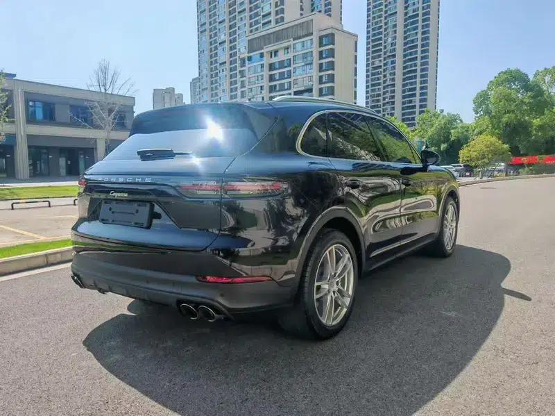 Cayenne E-Hybrid 2021 Cayenne E-Hybrid 2.0T — миниатюра 6