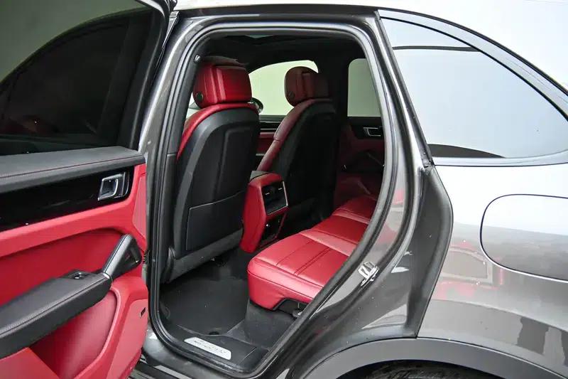 Cayenne E-Hybrid 2023 Cayenne E-Hybrid 2.0T — миниатюра 18