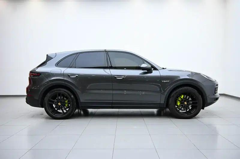 Cayenne E-Hybrid 2023 Cayenne E-Hybrid 2.0T — миниатюра 8