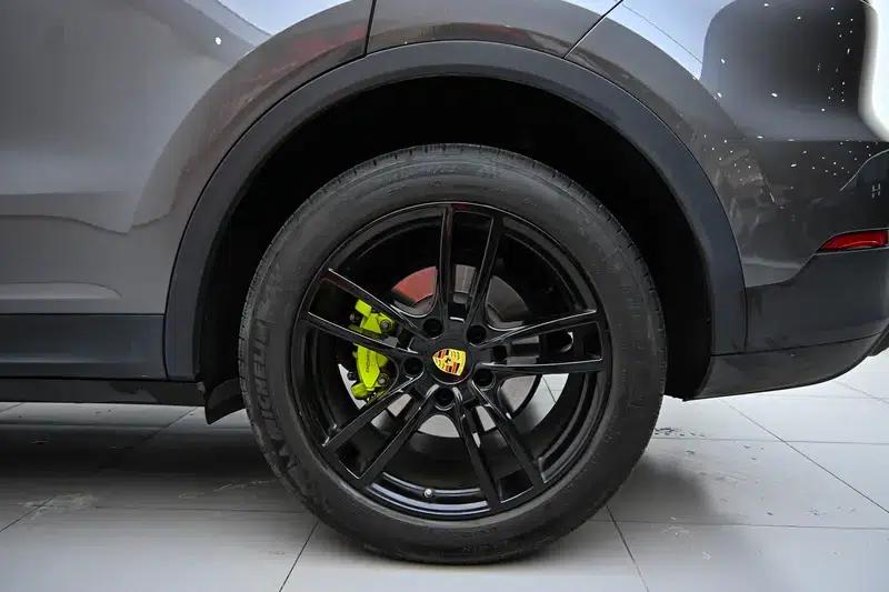 Cayenne E-Hybrid 2023 Cayenne E-Hybrid 2.0T — миниатюра 9