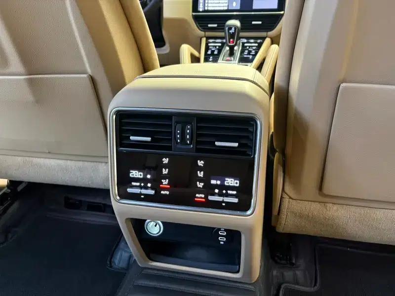 Cayenne E-Hybrid 2021 Cayenne E-Hybrid 2.0T — миниатюра 9