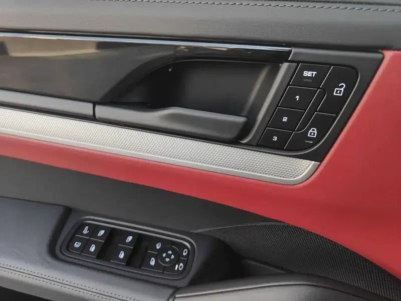 Cayenne E-Hybrid 2024 Cayenne E-Hybrid 2.0T — миниатюра 11