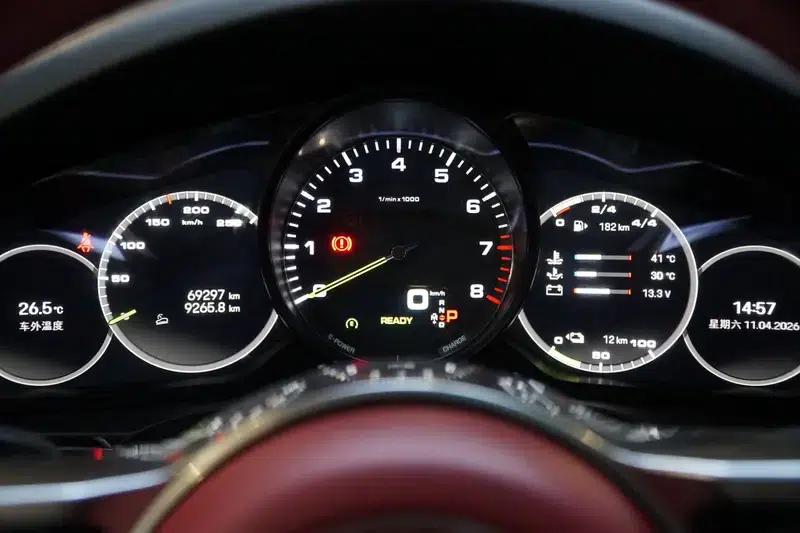 2023 Cayenne E-Hybrid 2.0T Platinum Edition — миниатюра 16