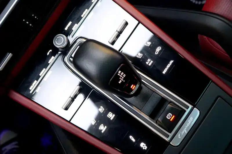 2023 Cayenne E-Hybrid 2.0T Platinum Edition — миниатюра 18
