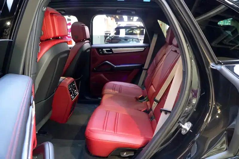 2023 Cayenne E-Hybrid 2.0T Platinum Edition — миниатюра 21