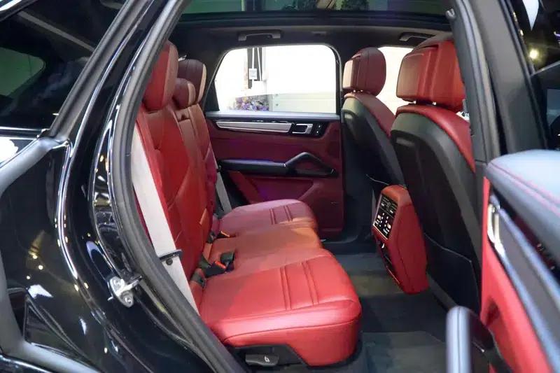 2023 Cayenne E-Hybrid 2.0T Platinum Edition — миниатюра 24