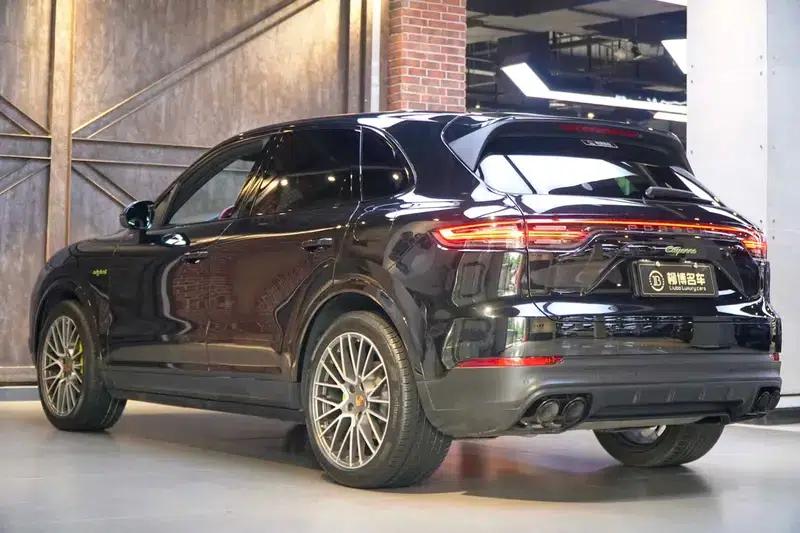 2023 Cayenne E-Hybrid 2.0T Platinum Edition — миниатюра 4