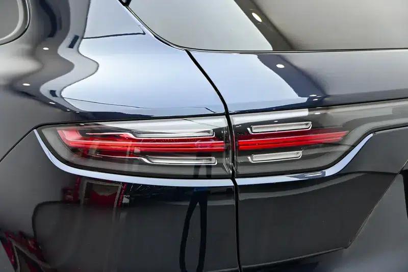 2023 Cayenne E-Hybrid 2.0T Platinum Edition — миниатюра 13