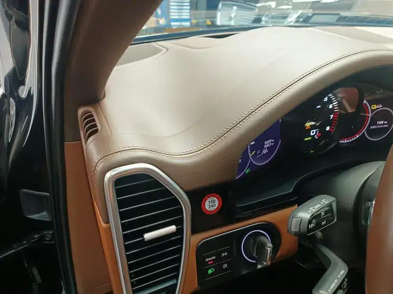 2023 Cayenne E-Hybrid 2.0T Platinum Edition — миниатюра 26