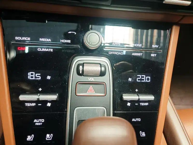 2023 Cayenne E-Hybrid 2.0T Platinum Edition — миниатюра 35