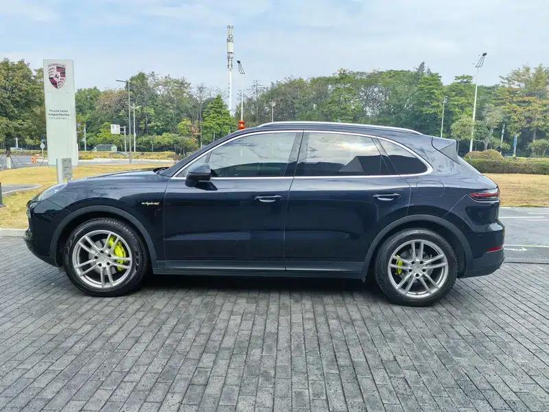 Cayenne E-Hybrid 2021 Cayenne E-Hybrid 2.0T — миниатюра 4