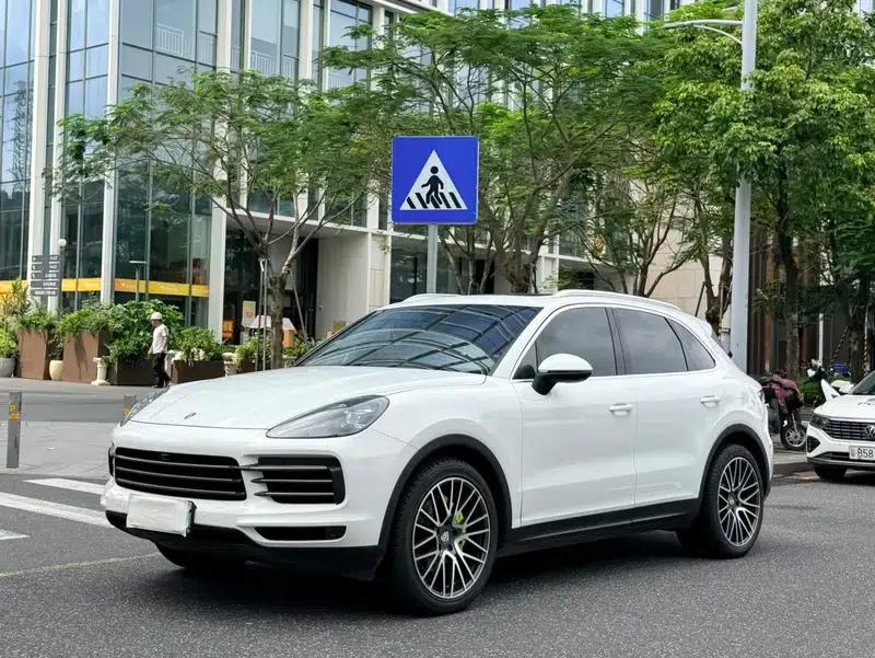 Cayenne E-Hybrid 2020 Cayenne E-Hybrid 2.0T — миниатюра 1