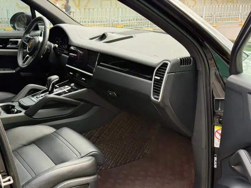 Cayenne E-Hybrid 2019 Cayenne E-Hybrid 2.0T — миниатюра 8
