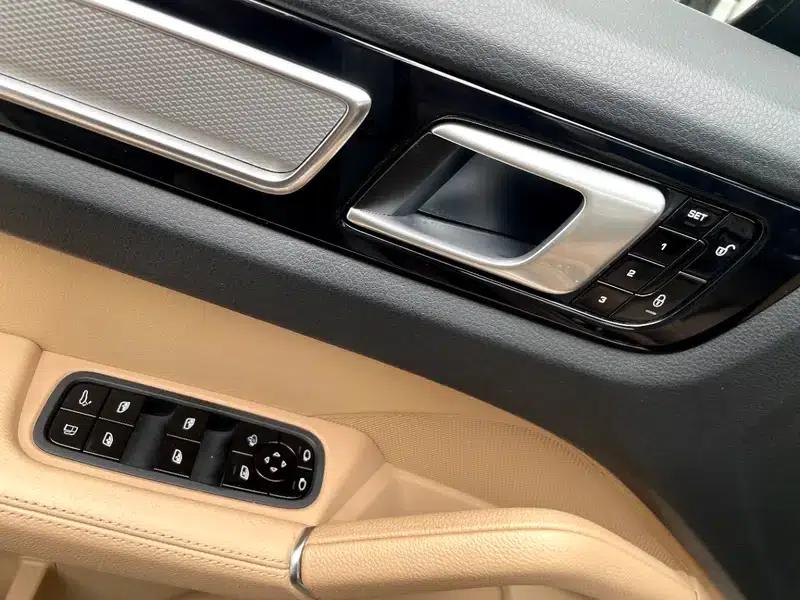 Cayenne E-Hybrid 2019 Cayenne E-Hybrid 2.0T — миниатюра 27
