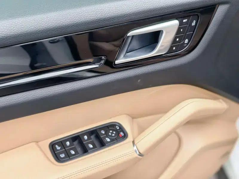 2022 Cayenne E-Hybrid 2.0T Platinum Edition — миниатюра 17