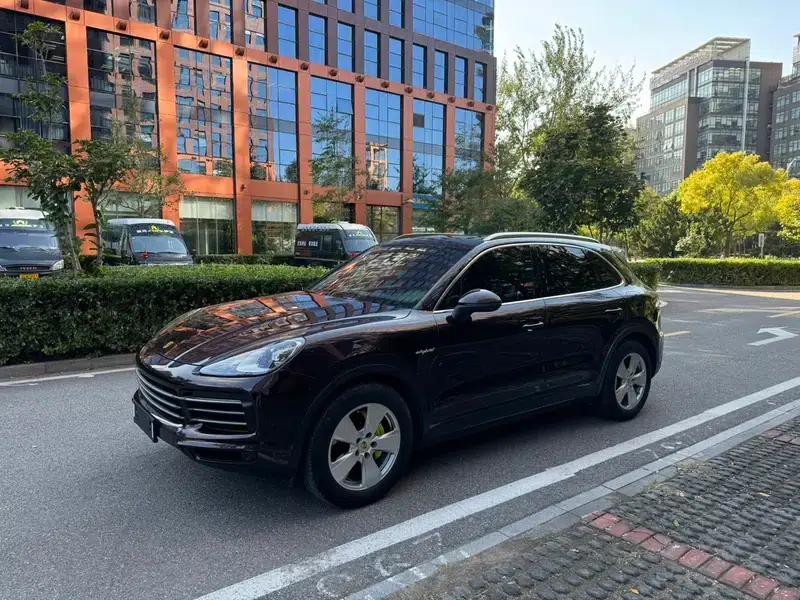 Cayenne E-Hybrid 2021 Cayenne E-Hybrid 2.0T — миниатюра 1