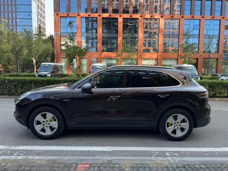 Cayenne E-Hybrid 2021 Cayenne E-Hybrid 2.0T — миниатюра 4