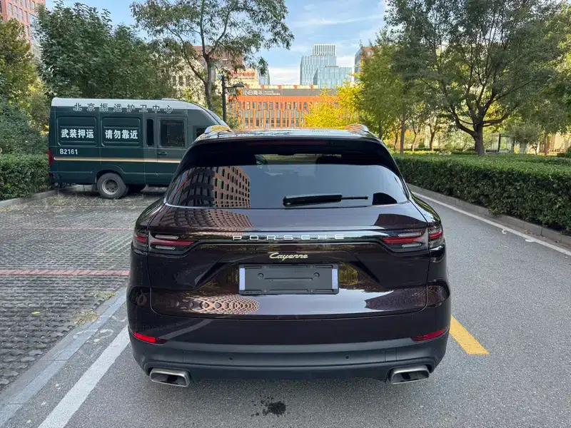 Cayenne E-Hybrid 2021 Cayenne E-Hybrid 2.0T — миниатюра 5
