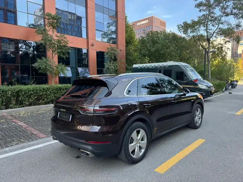 Cayenne E-Hybrid 2021 Cayenne E-Hybrid 2.0T — миниатюра 6