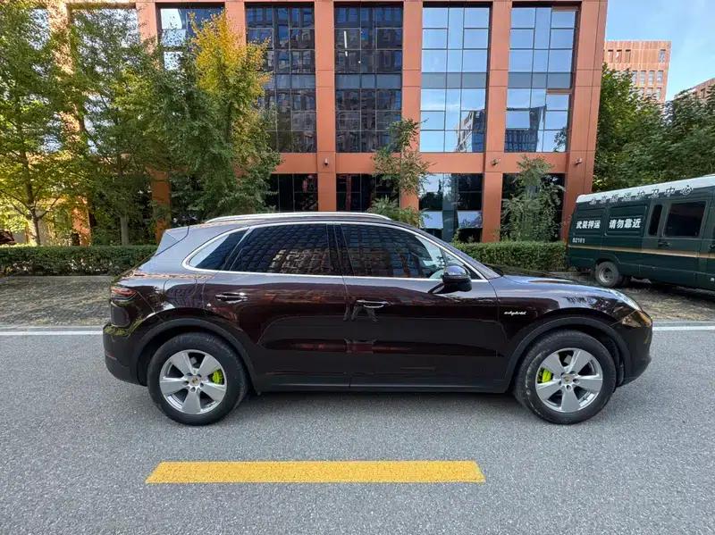 Cayenne E-Hybrid 2021 Cayenne E-Hybrid 2.0T — миниатюра 7
