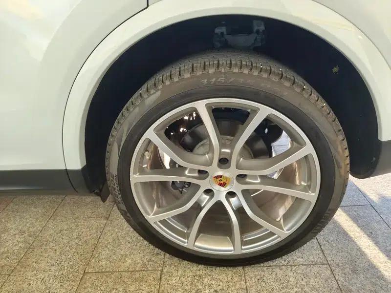 Cayenne E-Hybrid 2021 Cayenne E-Hybrid 2.0T — миниатюра 25