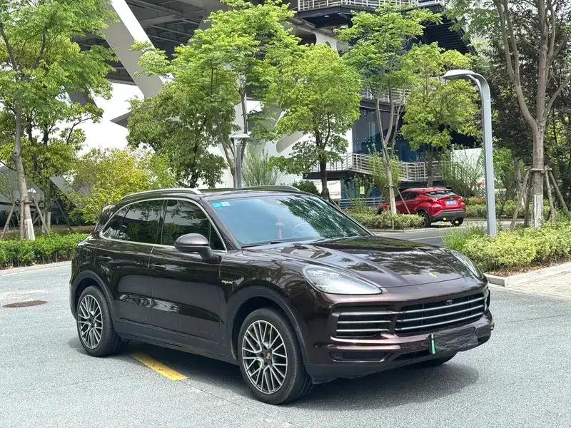 Cayenne E-Hybrid 2019 Cayenne E-Hybrid 2.0T — миниатюра 3