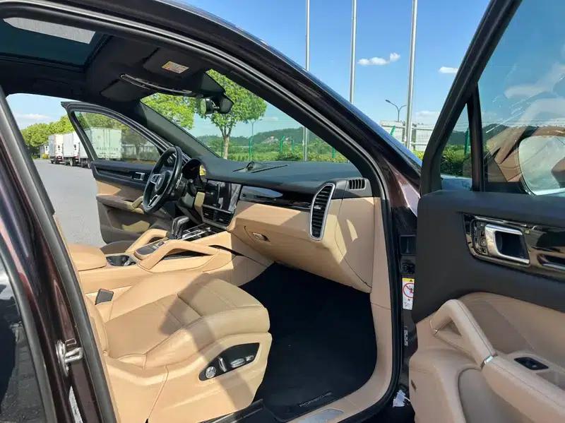 Cayenne E-Hybrid 2019 Cayenne E-Hybrid 2.0T — миниатюра 8