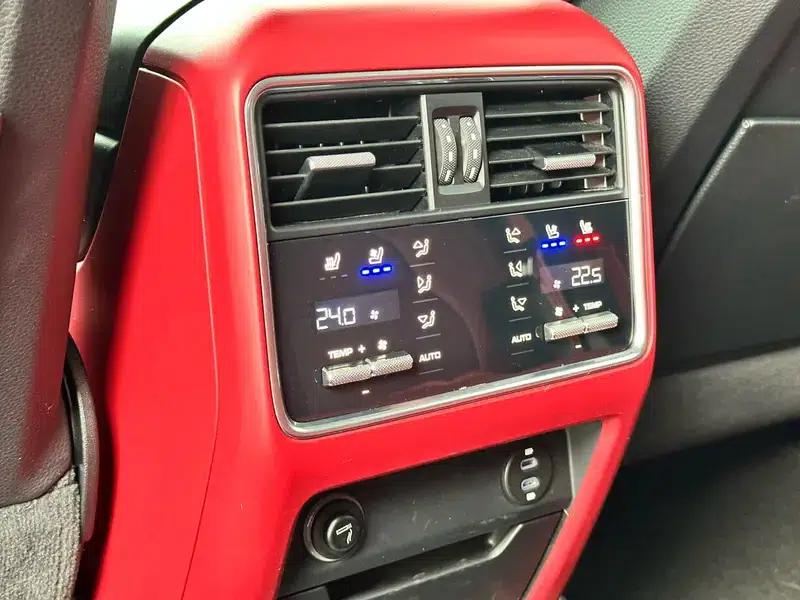 Cayenne E-Hybrid 2023 Cayenne E-Hybrid 2.0T — миниатюра 13