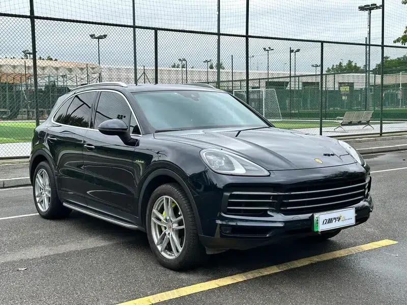 Cayenne E-Hybrid 2023 Cayenne E-Hybrid 2.0T — миниатюра 3