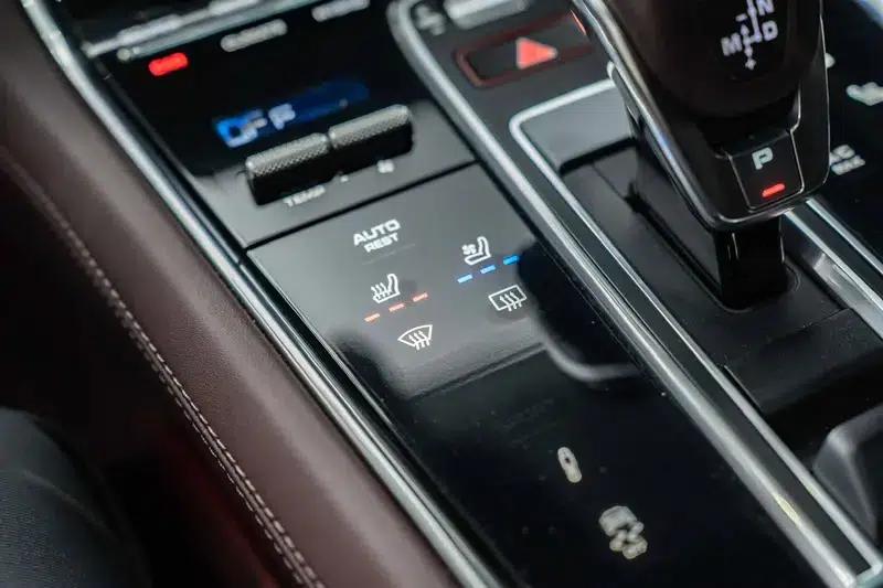 Panamera E-Hybrid 2021 Panamera 4S E-Hybrid Sport Turismo 2.9T — миниатюра 10