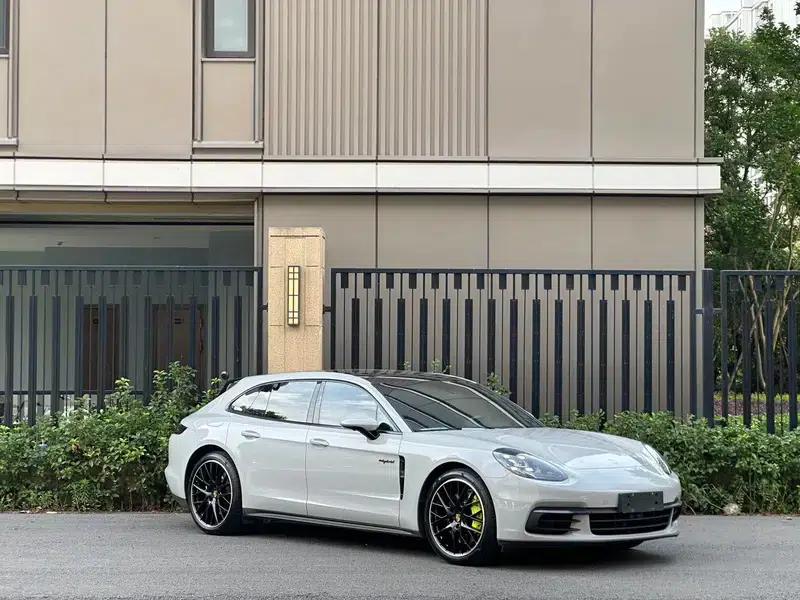 Panamera E-Hybrid 2017 Panamera 4 E-Hybrid Sport Turismo 2.9T — миниатюра 2