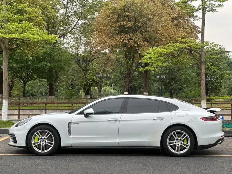 2017 Panamera E-Hybrid, Panamera 4 E-Hybrid Executive Long Wheelbase 2.9T — миниатюра 3