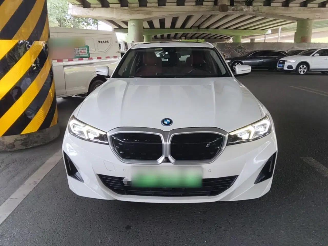 BMW i3 2022 eDrive 35 L — миниатюра 2