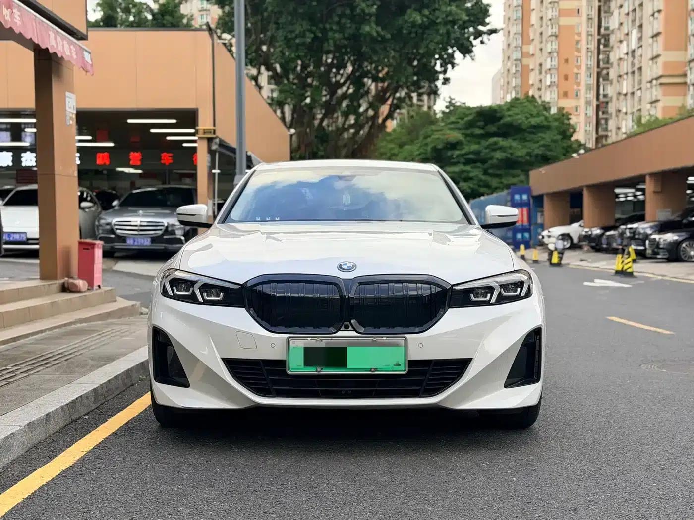 BMW i3 2024 eDrive 35L — миниатюра 2